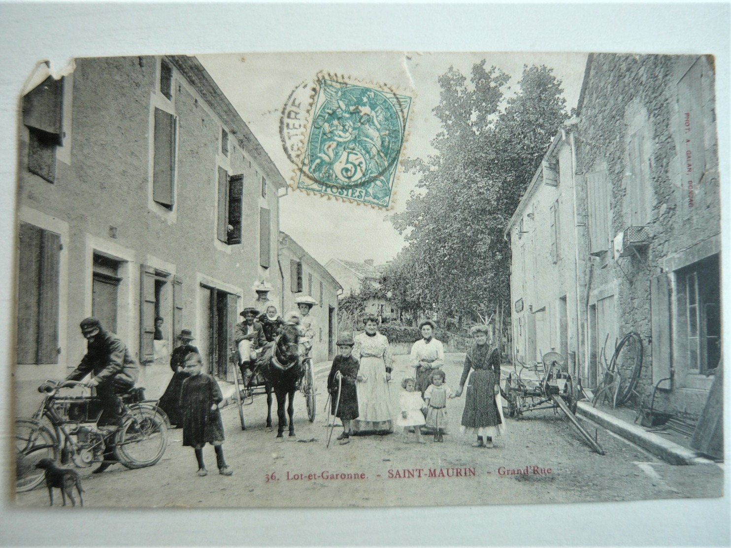 - CPA 47  SAINT MAURIN ( LOT ET GARONNE ) GRAND ' RUE -  ANIMÉE - ATTELAGE CHEVAL - ANCIENNE MOTO Grande Rue - ETAT - Autres & Non Classés