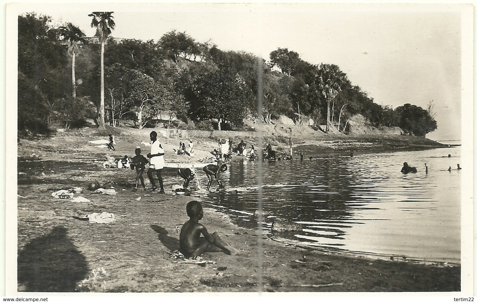 ( AFRIQUE   )  ( NIGER.  ) (NIAMEY ) BAIGNADE AU BORD DU NIGER - Niger