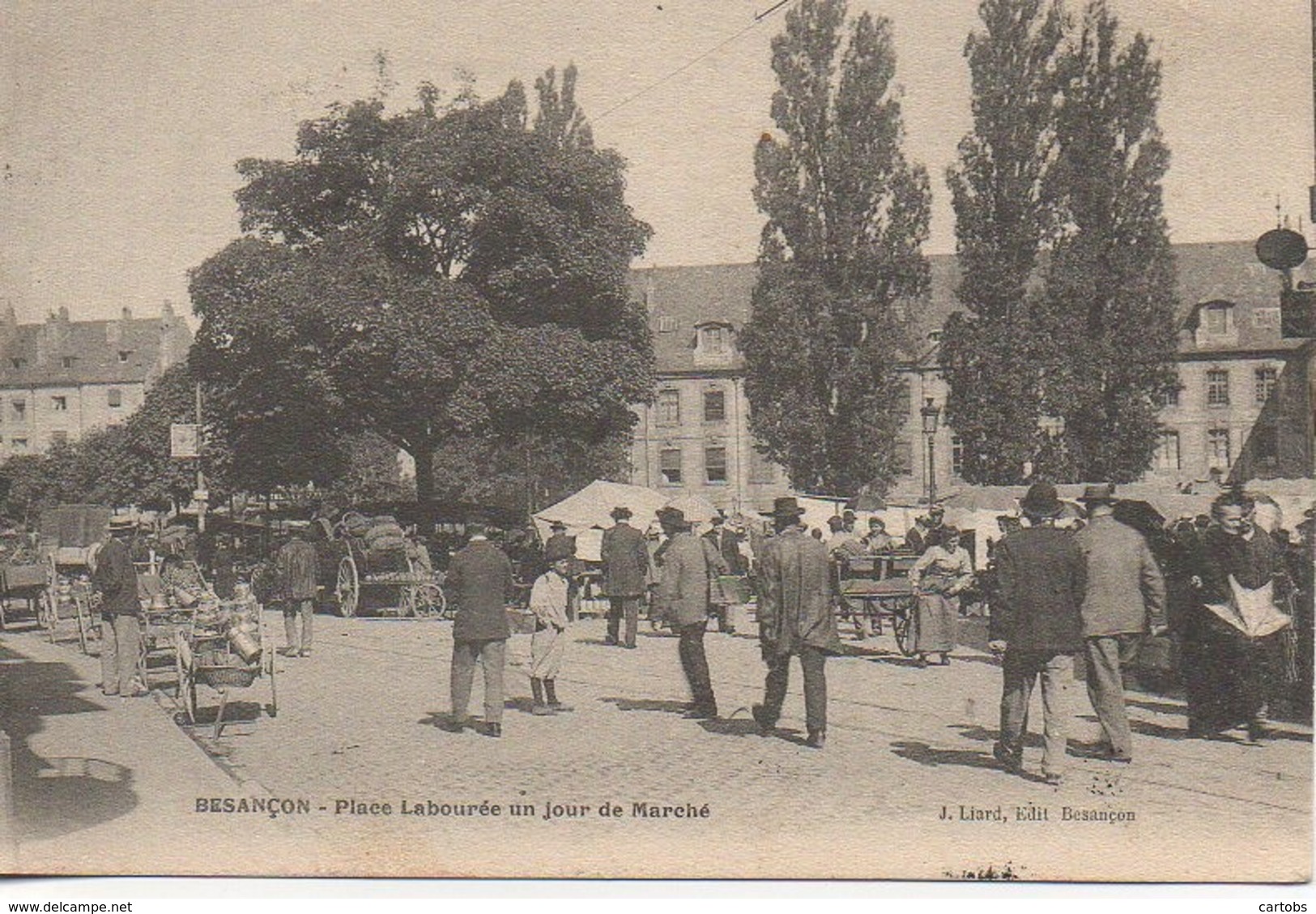 25 BESANCON  Place Labourée Un Jour De Marché - Besancon