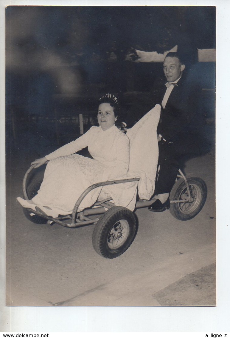 REF EX2 : Photo Originale Ancienne 11,5 X 16,5 Cm Mariage Cycliste Voiture à Pédales - Cyclisme