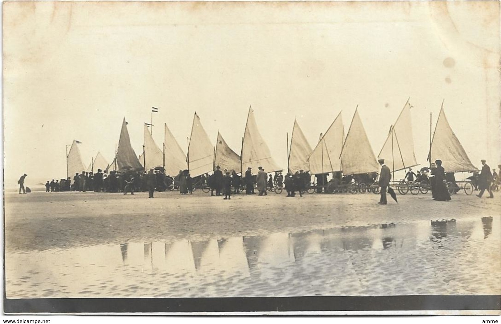 Kust - De Panne ?  *  (Fotopostkaart)   Zeilwagens - Wedstrijd ??  - Chars à Voile Sur La Plage - De Panne