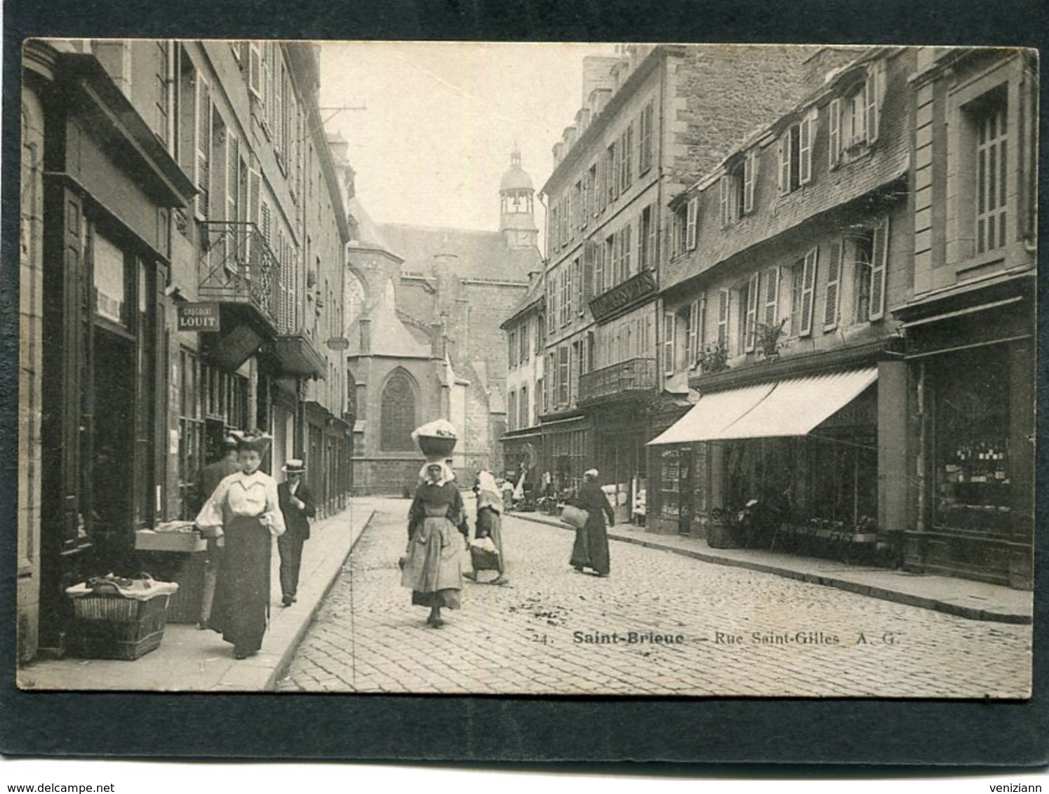 CPA - SAINT BRIEUC - Rue Saint-Gilles, Animé - Saint-Brieuc