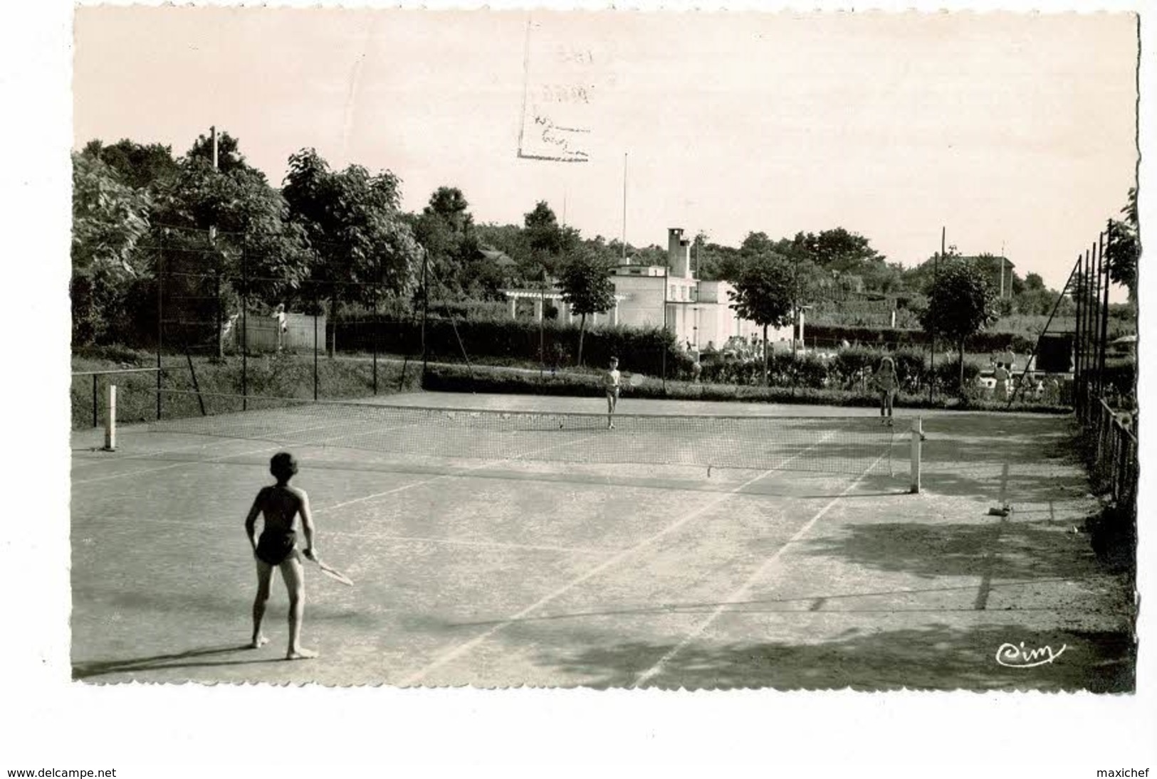 Saint Amour - La Piscine Et Le Tennis (jeu En Double Sur Cours) Circulé 1970 - Autres & Non Classés