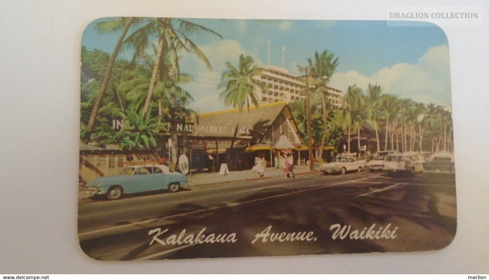 D166731  HAWAII  - US - Ca 1960   Waikiki - View Of Kalakua Avenue - International Market Place - Auto Automobile - Oahu