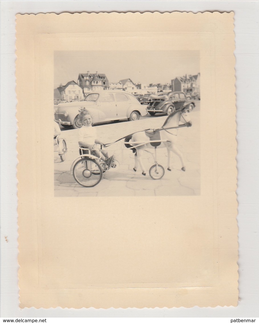 PHOTO ORIGINALE  DES ANNEES 50 LE TOUQUET FILLE SUR UN ATTELAGE DE CHEVAUX DE BOIS - Lieux