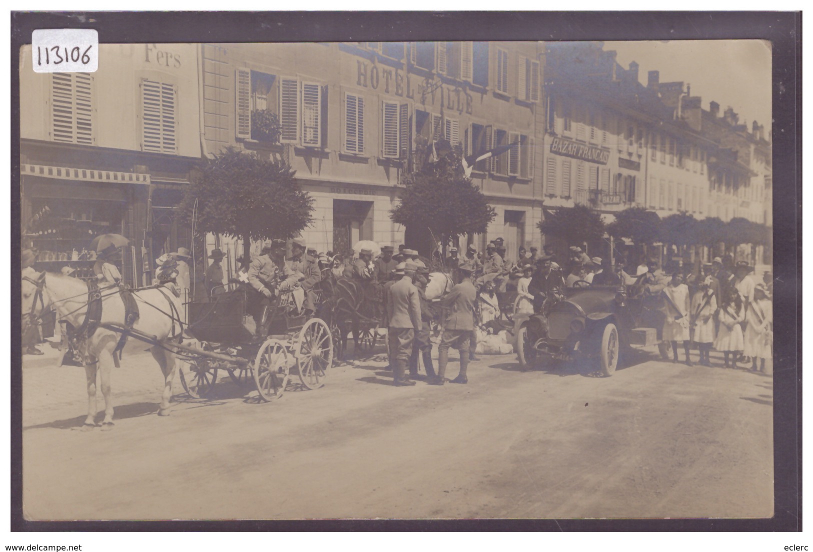 BULLE - DEFILE MILITAIRE DEVANT L'HOTEL DE VILLE - AUTOMOBILE - TB - Bulle