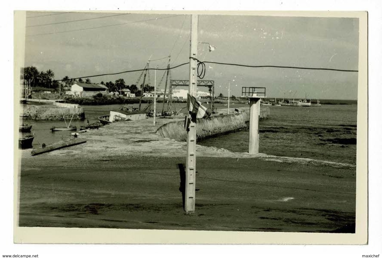 Carte Photo - Moroni - Entrée Du Port, Jetées)  Pas Circulé - Komoren