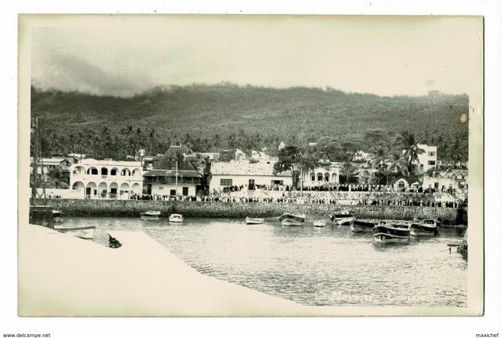 Carte Photo - Moroni - Quai Du Port (Cérémonie, Il Y A Foule)  Pas Circulé - Comores