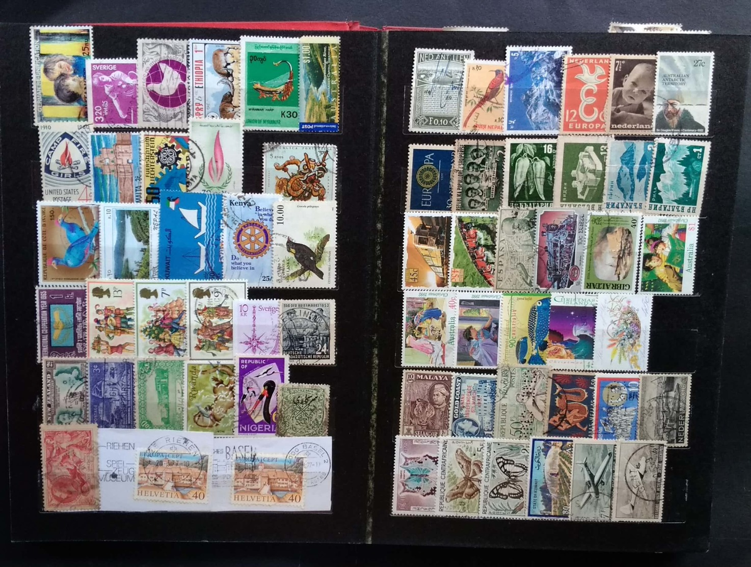 Worldwide Thematic Coll Of 700 Diff Stamps Postal Used 24 Pages - Verzamelingen (zonder Album)