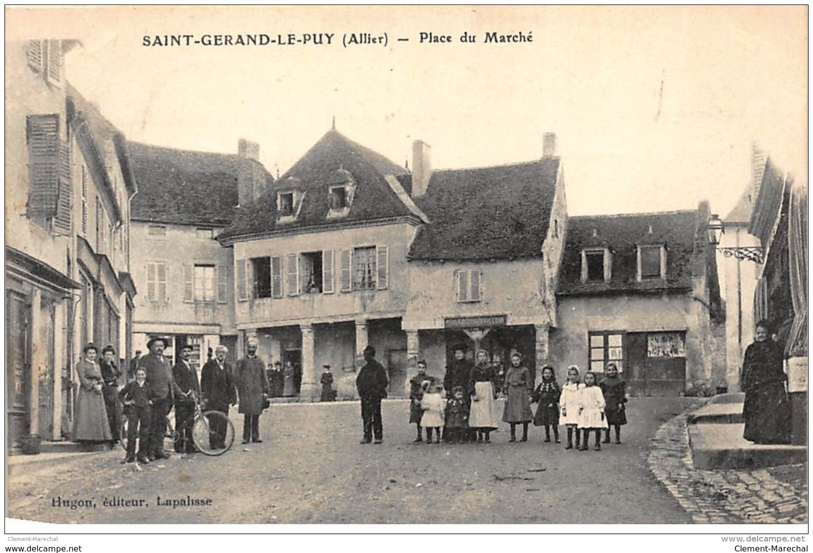 SAINT-GERAND-le-PUY : Place Du Marché - Etat - Autres & Non Classés