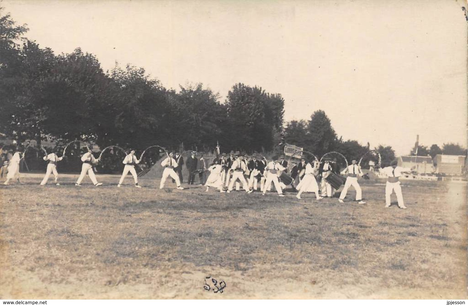 PHOTOGRAPHIE - CARTE PHOTO -  SPECTACLE, COSTUMES FOLKLORIQUES - Photographie