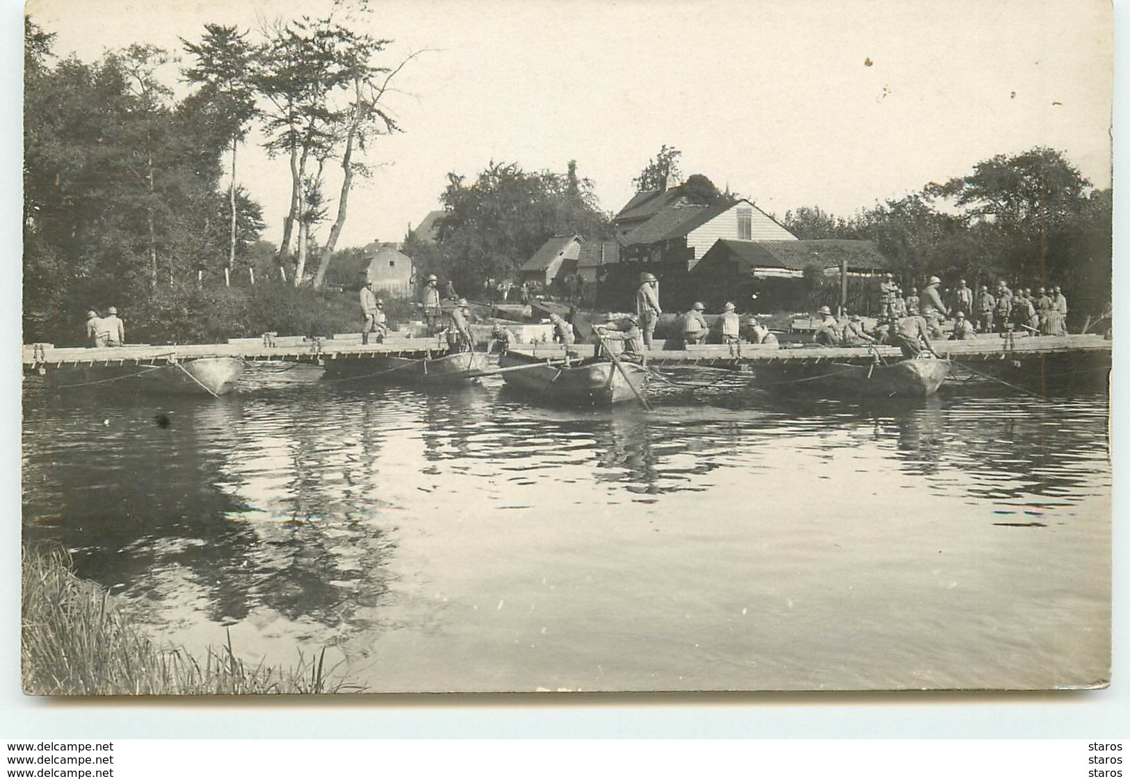 Construction D'un Pont De Bateaux Par Le Génie - N°17 - Régiments