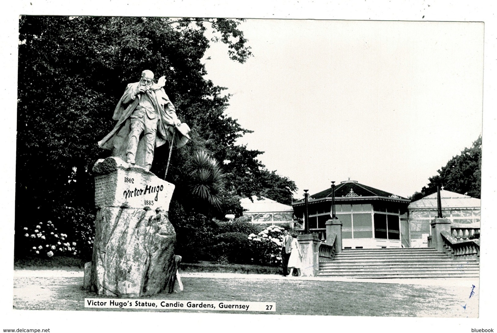 Ref 1324 - 1964 Real Photo Postcard - Victor Hugo's Statue - Candie Gardens Guernsey - Guernsey
