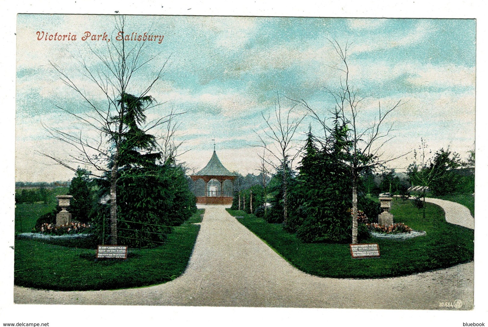 Ref 1325 - Early Postcard - Victoria Park Salisbury - Wiltshire - Salisbury