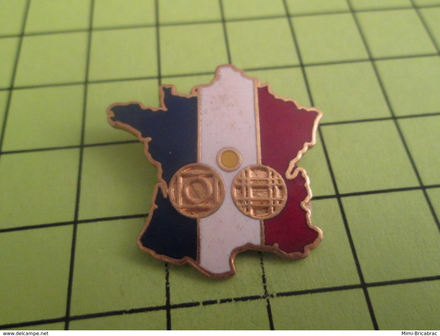 313H PINS PIN'S / Beau Et Rare : Thème SPORTS / PETANQUE TRICOLORE HEXAGONE CARTE DE FRANCE - Pétanque