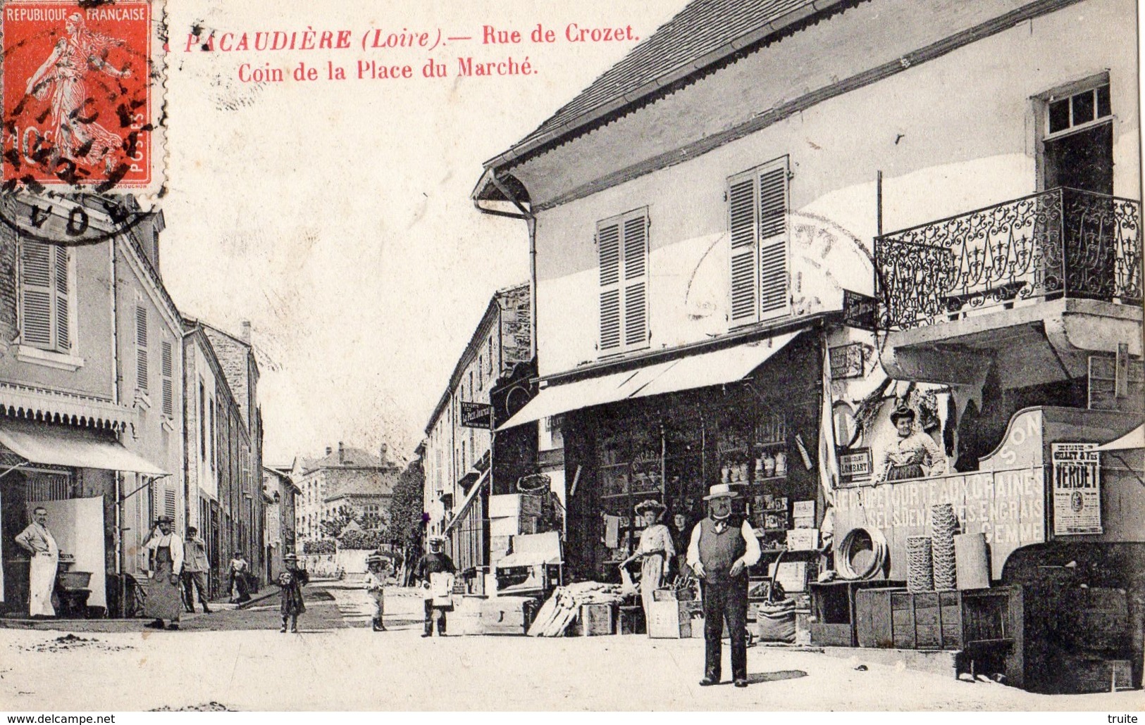 LA PACAUDIERE RUE DE CROZET COIN DE LA PLACE DU MARCHE - La Pacaudiere