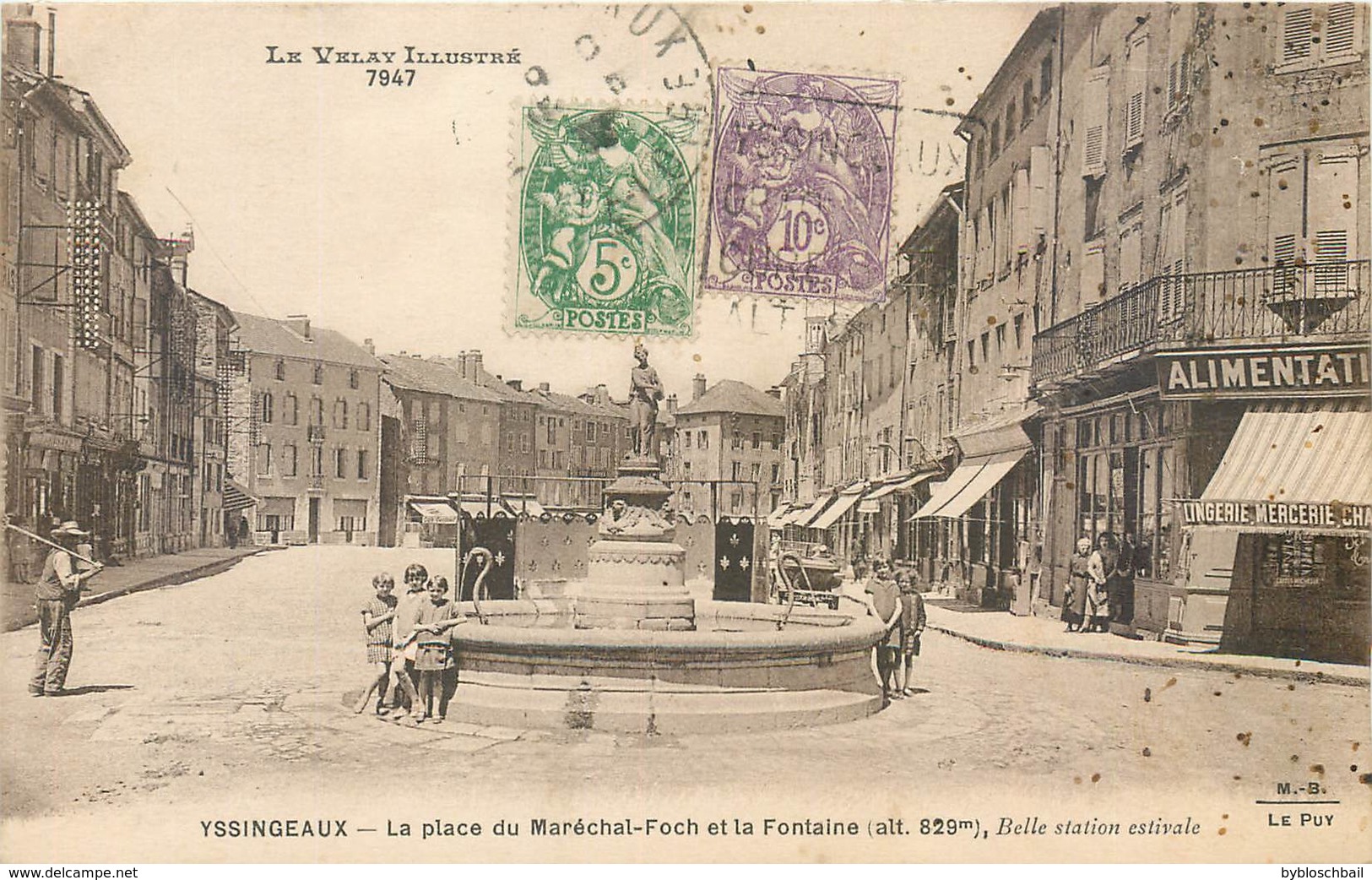 CPA 43 Haute Loire Yssingeaux La Place Du Marechal Foch Et La Fontaine - Yssingeaux