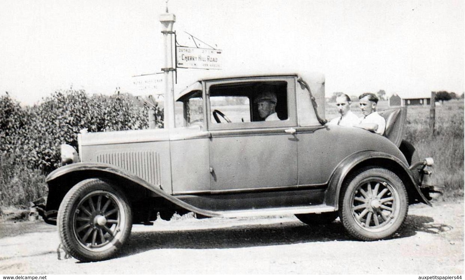 Photo Originale Des USA - 1930 Ford Model A Coupé Cabriolet 1930 - Jantes En Bois & Copains Sur Cherry Hill Road 1920/30 - Cars