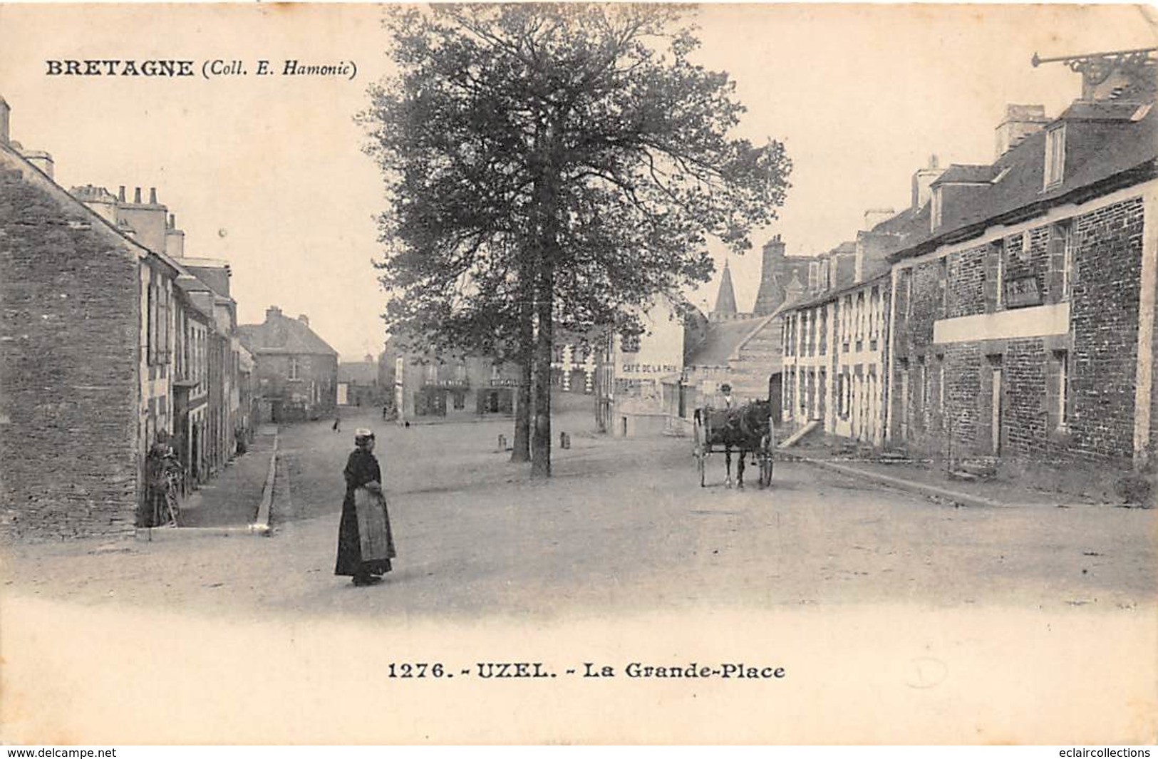 Uzel         22         La Grande Place. Café De La Paix           (voir Scan) - Andere & Zonder Classificatie