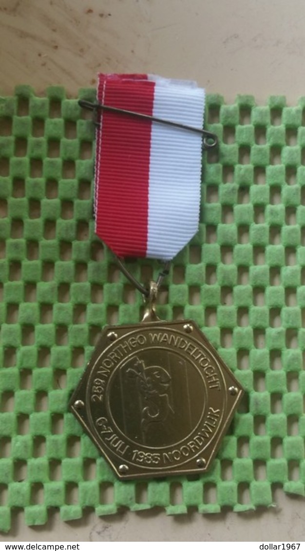 Medaille :Netherlands  - 25 E Northgo Wandeltocht - 6-7-1985 , Noorwijk.  / Vintage Medal - Walking Association - Andere & Zonder Classificatie