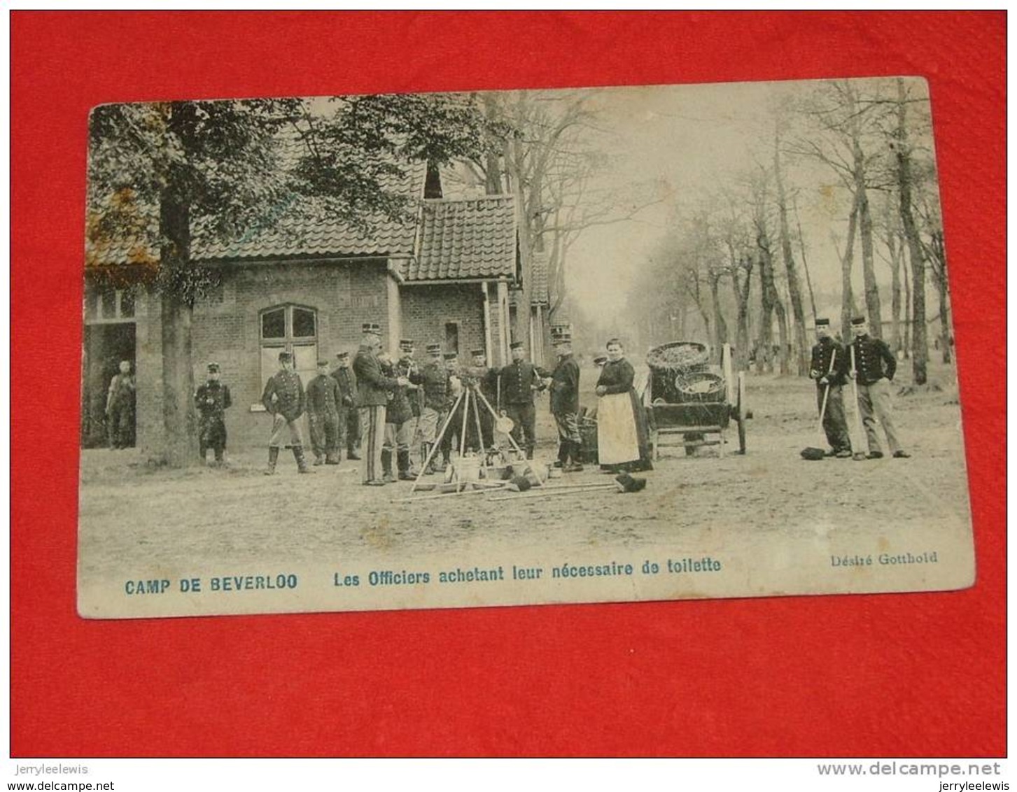 MILITARIA   -  Kamp Van Beverloo - Camp De Beverloo -  Officiers Achetant Leur Nécessaire De Toilette - Leopoldsburg (Camp De Beverloo)