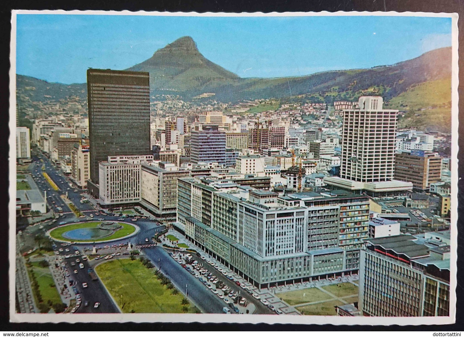 CAPE TOWN / KAAPSTAD - South Africa - An Imposing View Of Adderley Street And City Center -  Vg - Sud Africa