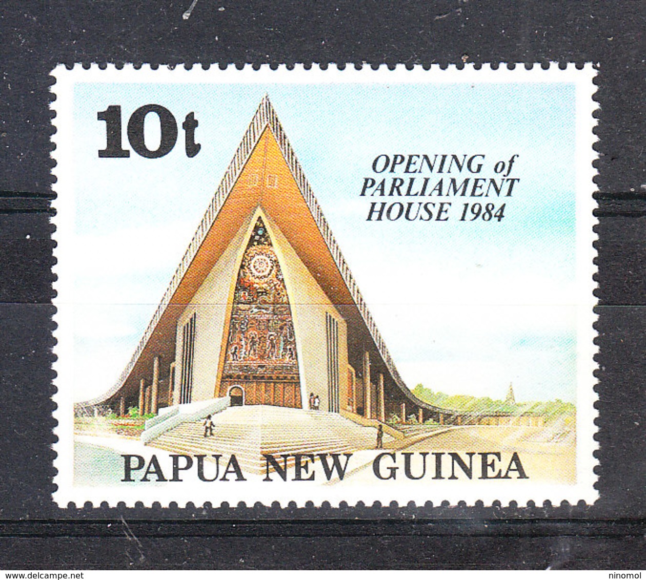 Papua N, Guinea  - 1984. Sede Del Parlamento: Costruzione Caratteristica Indigena. Parliament: Characteristic Building - Monumenti