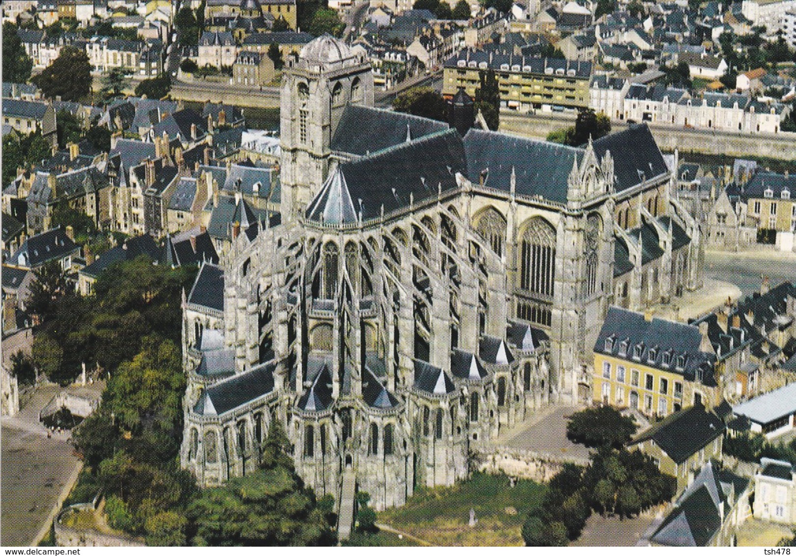 72----LE MANS---la Cathédrale Saint-julien--XIè - XVè Siècle--vue D'avion Au Premier Plan---voir 2 Scans - Le Mans