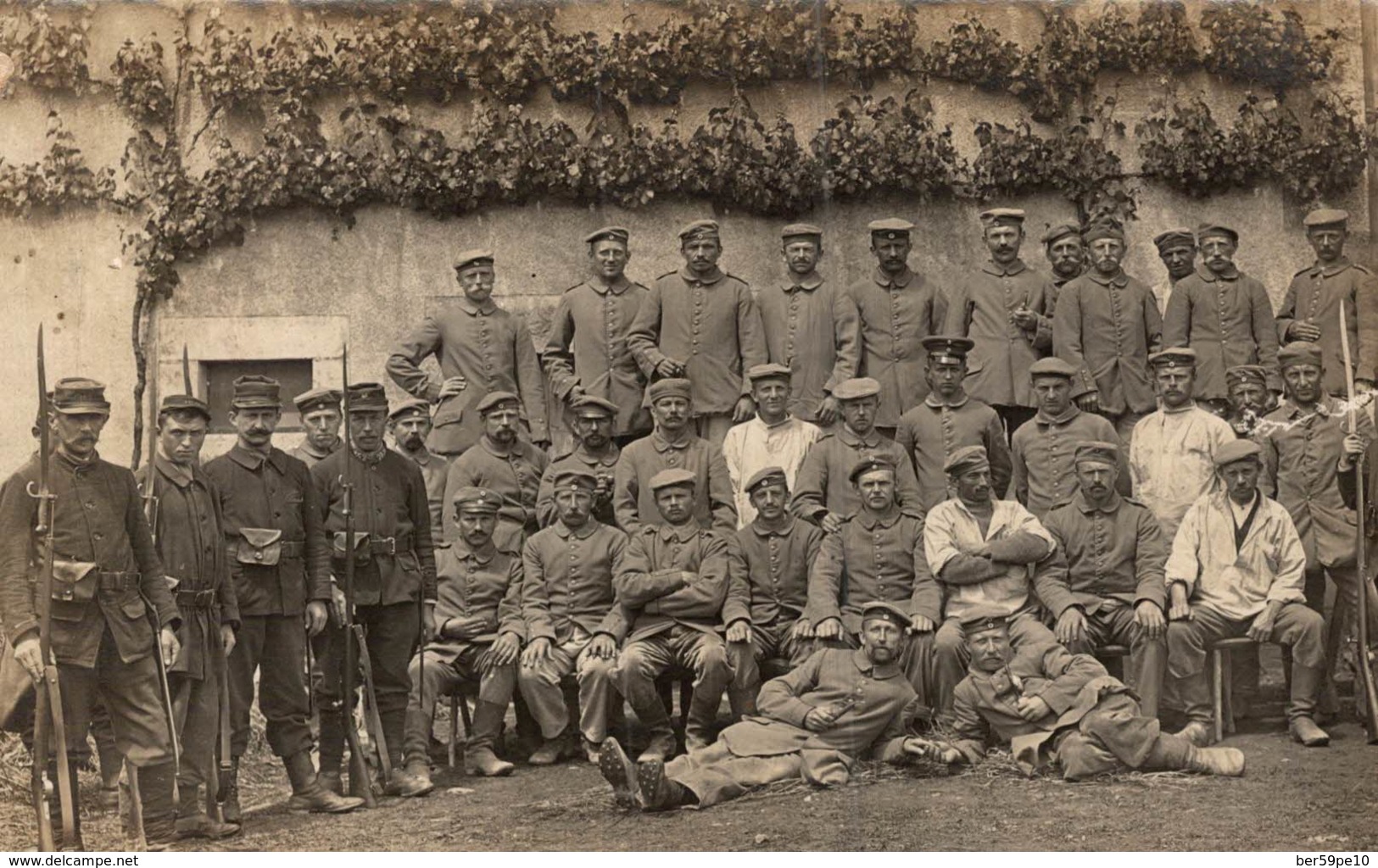 PHOTOGRAPHIE D'UN GROUPE DE SOLDATS - Personajes