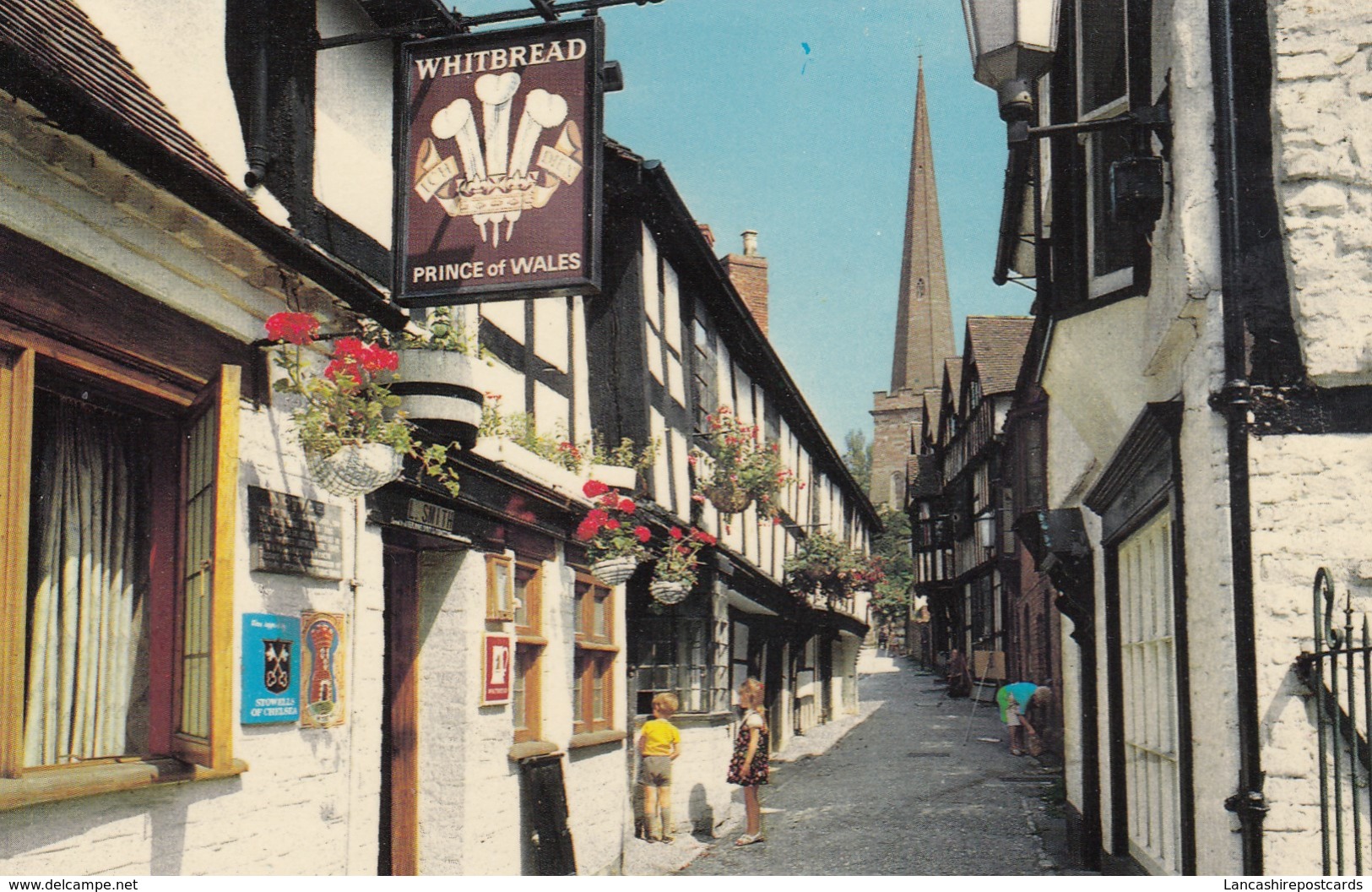 Postcard Church Lane Ledbury [ Prince Of Wales Whitbread Pub In Foreground ] My Ref  B13553 - Herefordshire