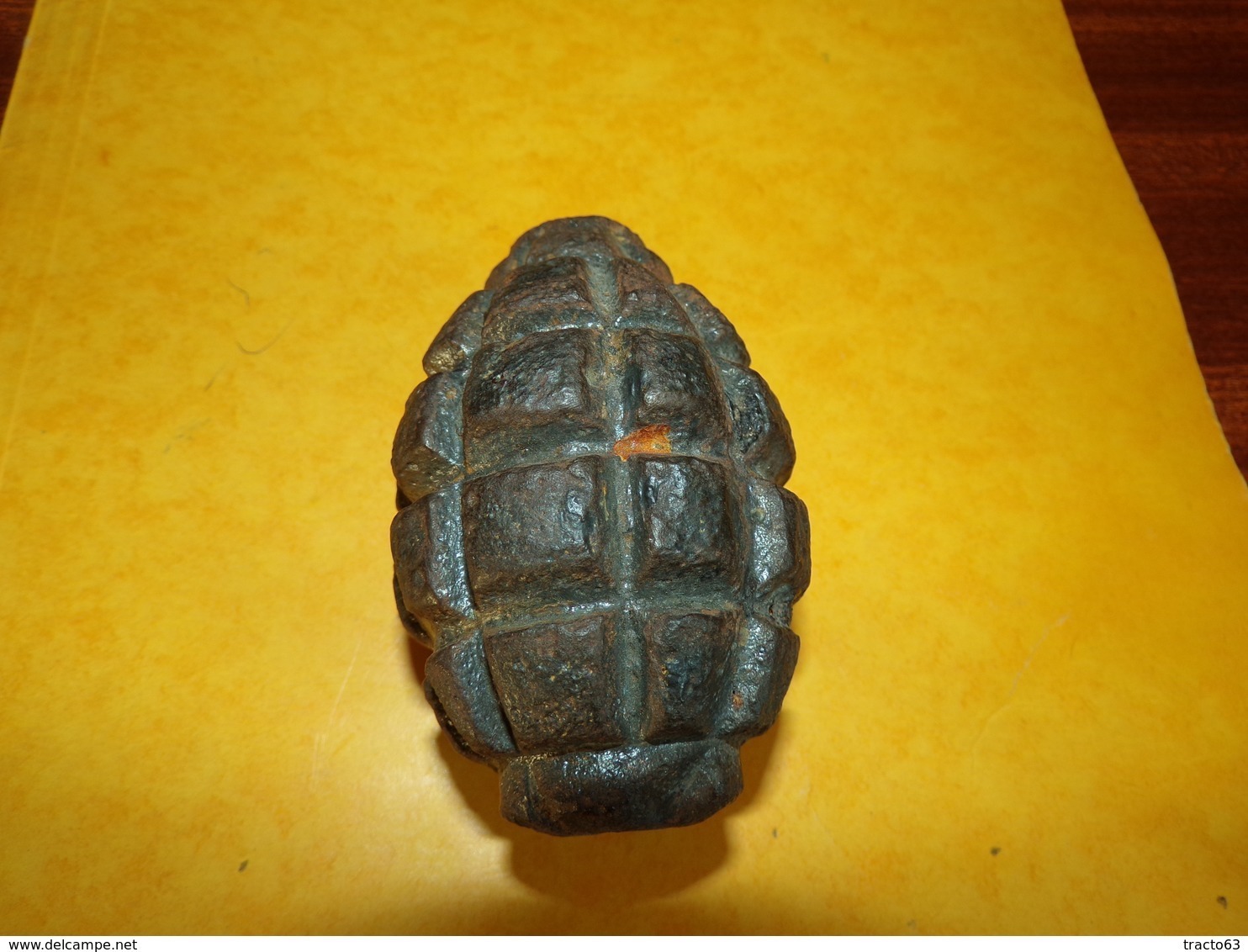 GRENADE QUADRILLEE NEUTRALISEE , POIDS 450 GRAMMES , QUELQUES PETITS ECLATS DE CORROSION (photo 3) - Armes Neutralisées