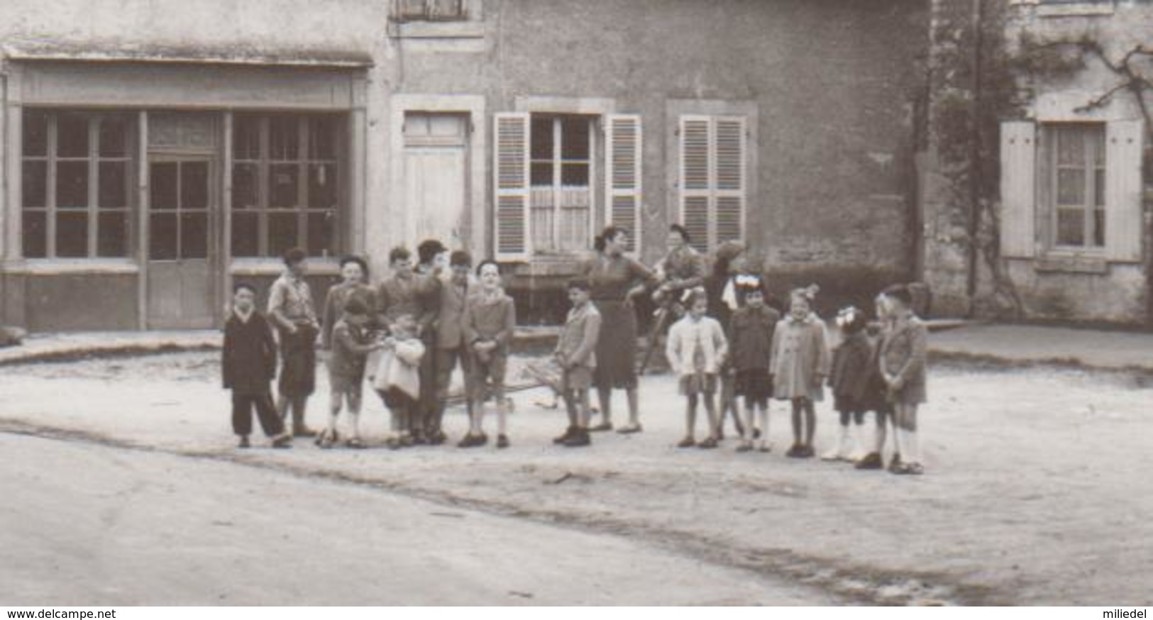 CC 166 /  TILLAY - LE - PENEUX  /  Carrefour Et Route De BAIGNEAUX  , Belle Animation ( Nombreux Enfants ) - Altri & Non Classificati