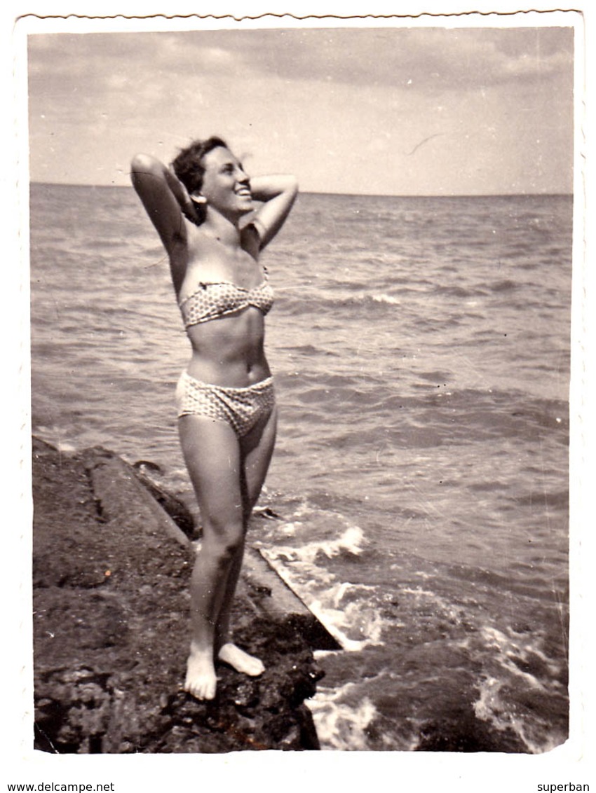 ROMANIA : SEXY BAIGNEUSE - BORD De MER NOIRE / SEXY BATHING WOMAN - BLACK SEA - VRAIE PHOTO / REAL PHOTO ~ 1960 (ac689) - Fotografie