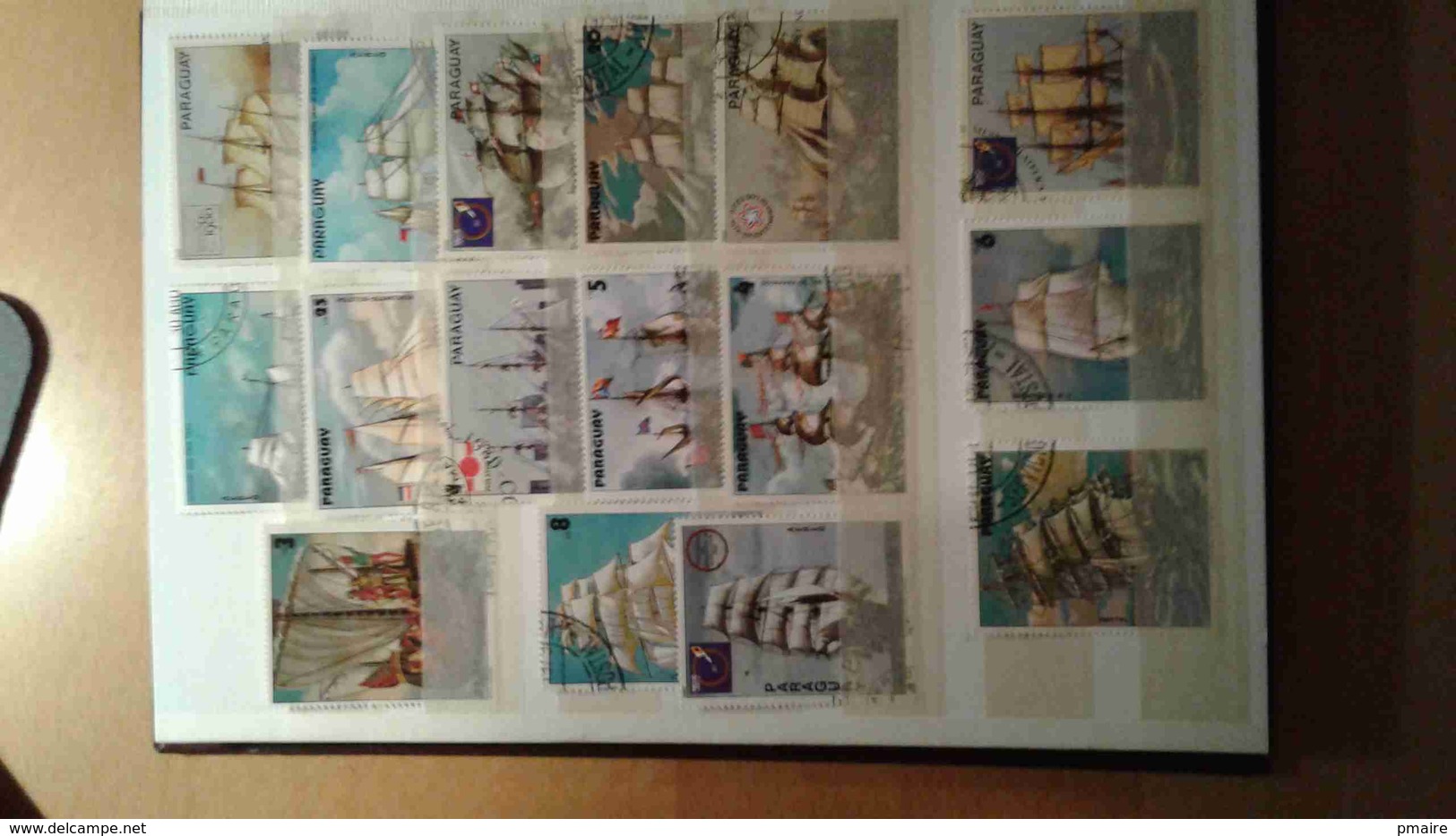 Petit album 16 pages plein de timbres theme Arts Tableaux, quelques bateaux, Napoleon ...