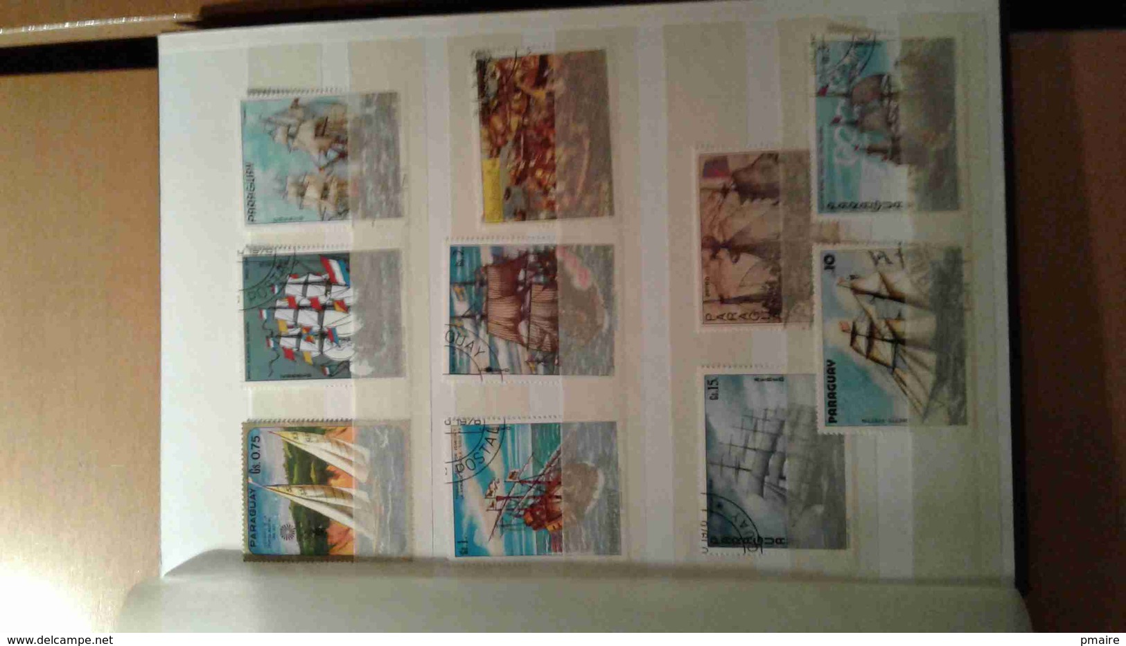Petit album 16 pages plein de timbres theme Arts Tableaux, quelques bateaux, Napoleon ...