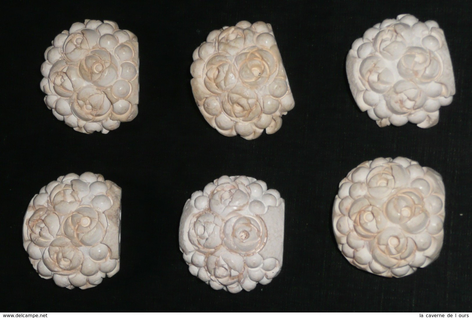 Rare Lot De 6 Anciennes Perles Ou Boutons En écume De Mer, Sculptées En Forme De Fleurs Rose - Perlen