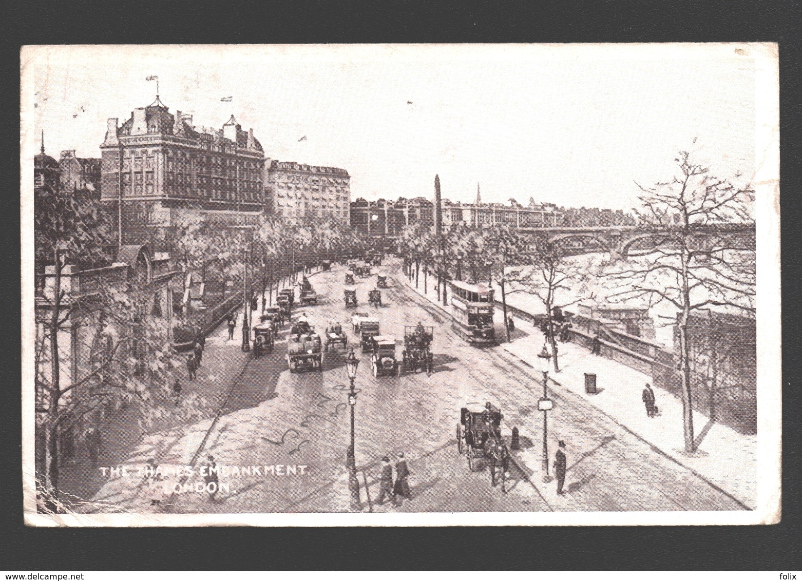 London - The Thames Embankment - Traffic - Animation - River Thames