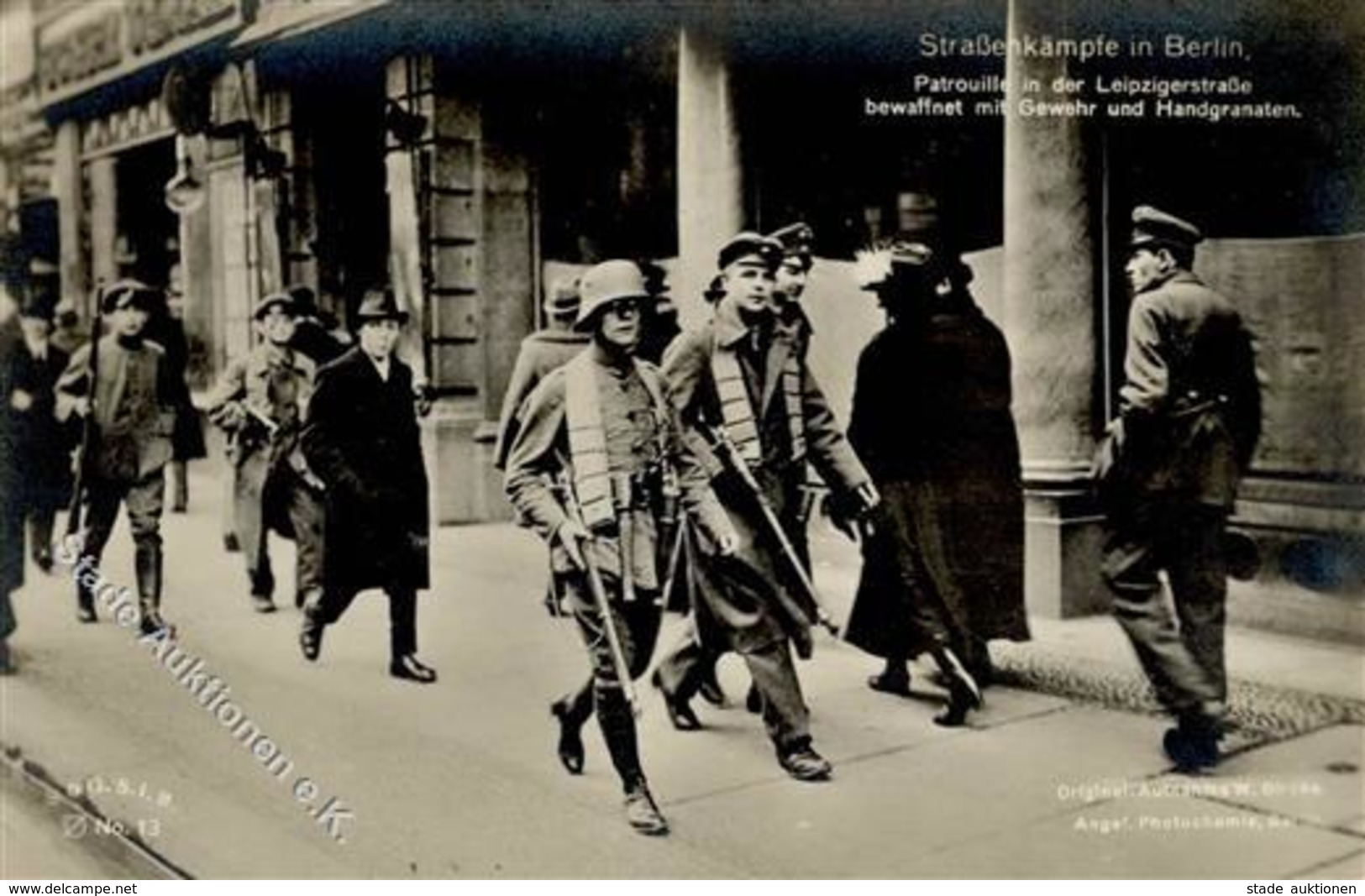 REVOLUTION BERLIN 1918/1919 - Straßenkämpfe In Berlin - Patrouille In Der Leipzigerstrasse Bewaffnet Mit Gewehr Und Hand - Histoire