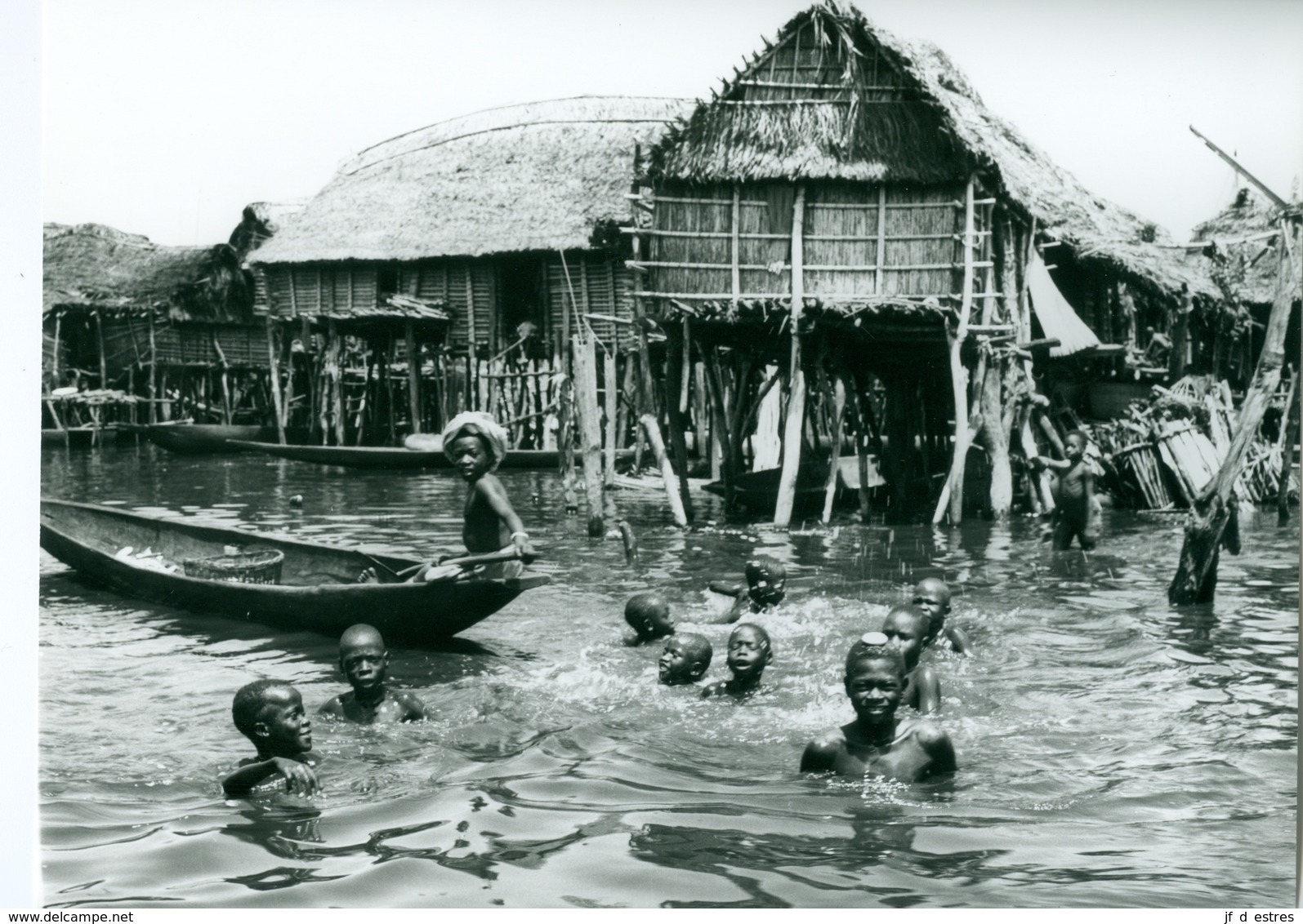 Photo Bénin. Ganvié, Village Lacustre Des Toffins Sur Le Lac Nokoué 1980. Photo Du Père Gust Beeckmans. - Afrique