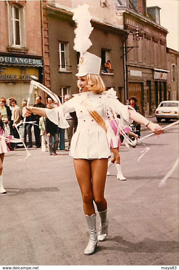 PIN UP MAJORETTES A VERDUN - Pin-up