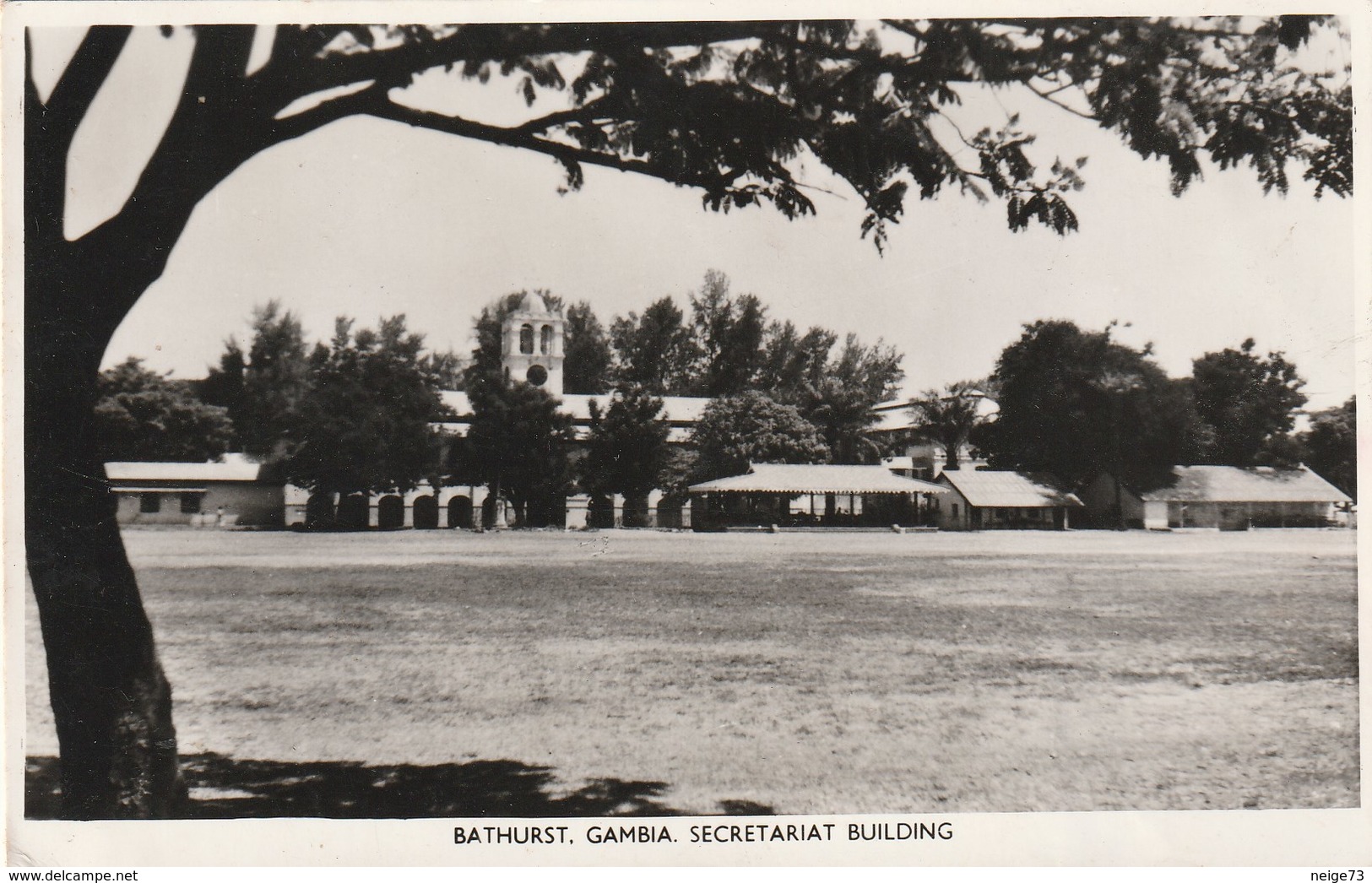 Carte Postale Ancienne De Gambie - Bathurst - Gambia - Secretariat Building - Gambie