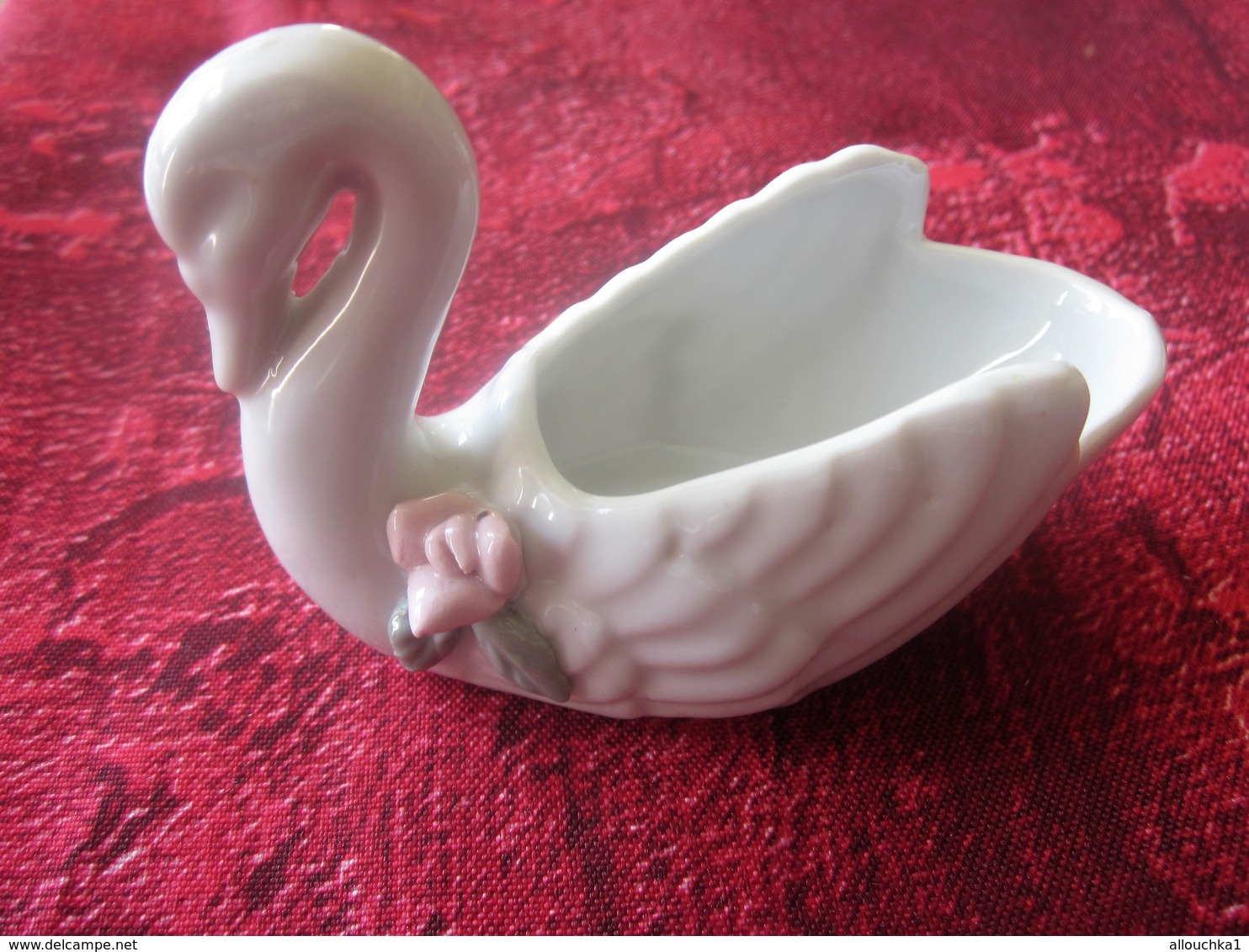 LOT DE 2 CHATS CAT IN CERAMIC + CYGNE + COCHONNET OU BISOU NOUNOURS ,? -Miniatures Décoratives  Animaux - Animaux