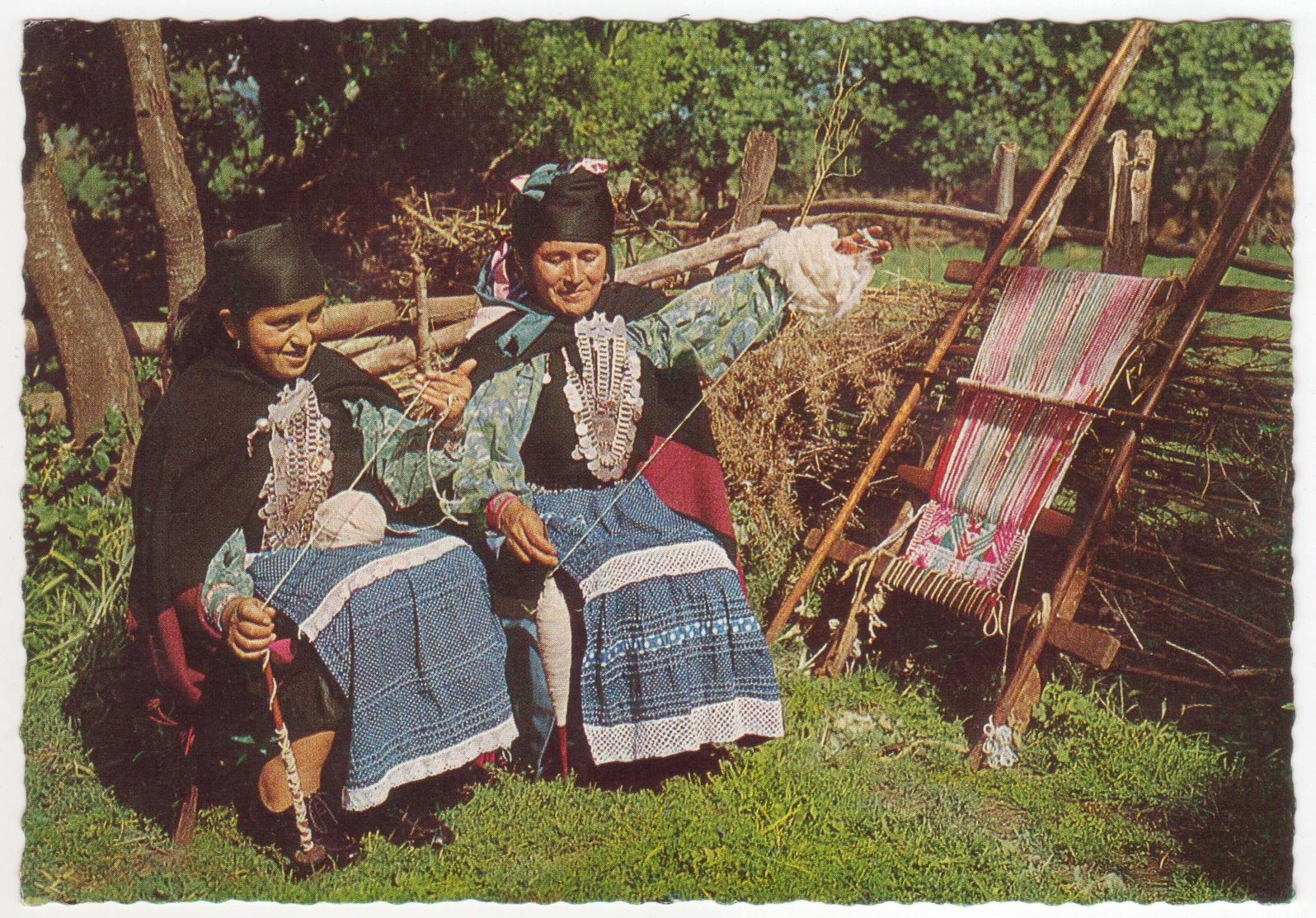 °°° 13737 - CILE CHILE  - MUJERES MAPUCHES HILANDO JUNTO AL TELAR °°° - Cile