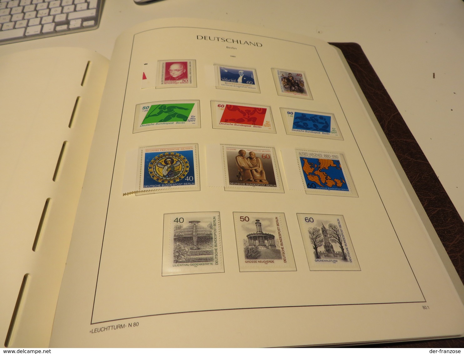 BERLIN  1960 bis 1984  kpl.  SLG.  mit allen   ** /  MARKEN  auf  LEUCHTTURM  FALZLOS - VORDRUCKTEXT  im  BINDER