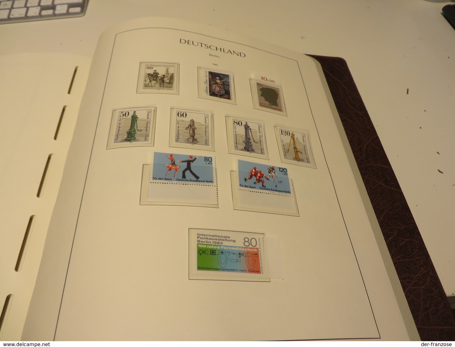 BERLIN  1960 bis 1984  kpl.  SLG.  mit allen   ** /  MARKEN  auf  LEUCHTTURM  FALZLOS - VORDRUCKTEXT  im  BINDER