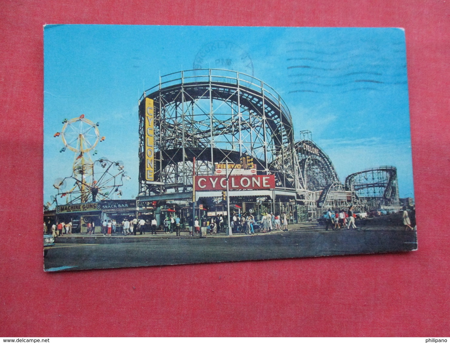 Cyclone       Coney Island    New York > New York City     -ref    3572 - Manhattan