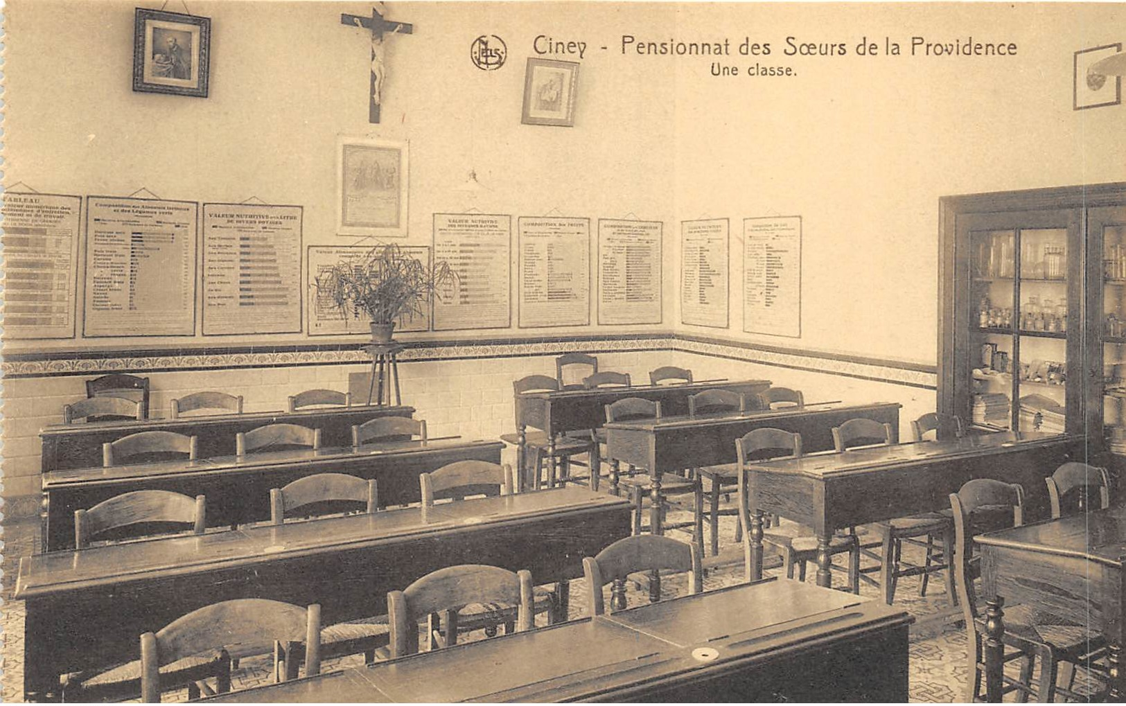 Ciney - Pensionnat Des Soeurs De La Providence - Une Classe - Ciney