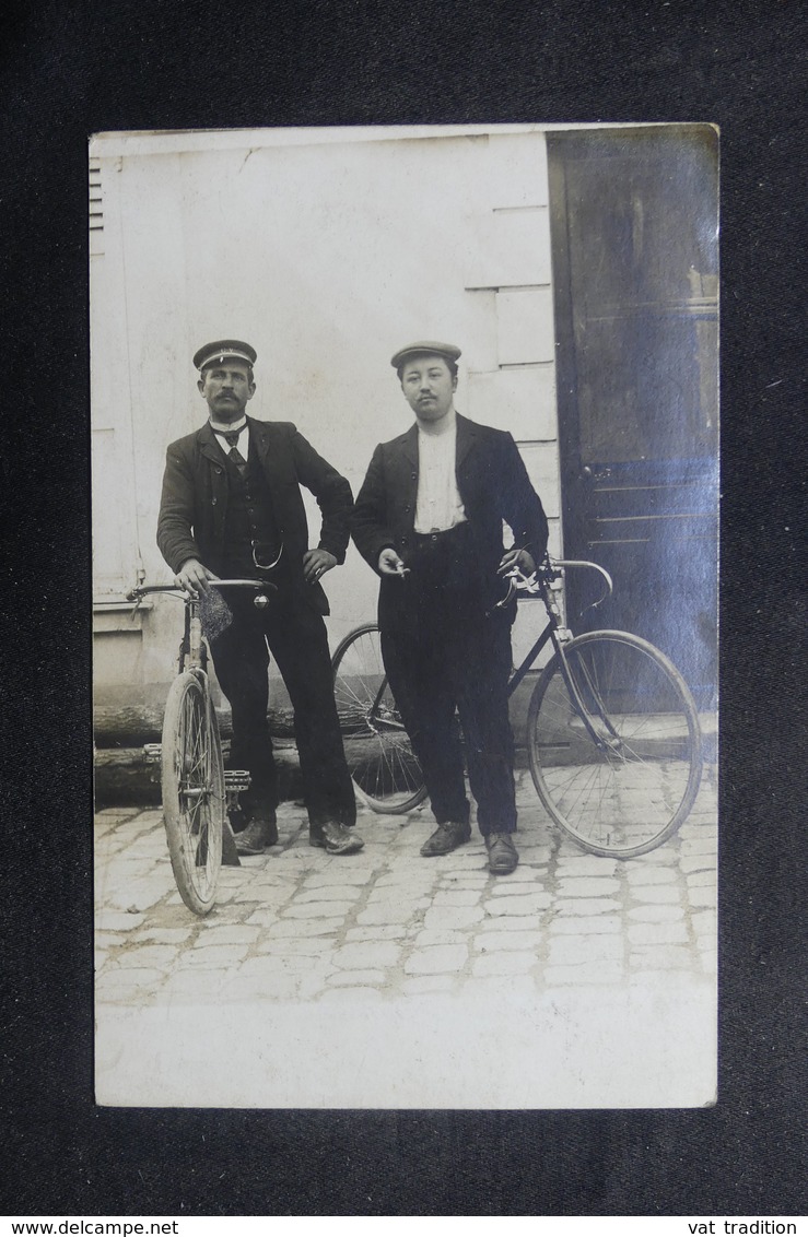 FRANCE - Carte Postale Photo - Personnages Avec Vélo - L 40991 - A Identifier