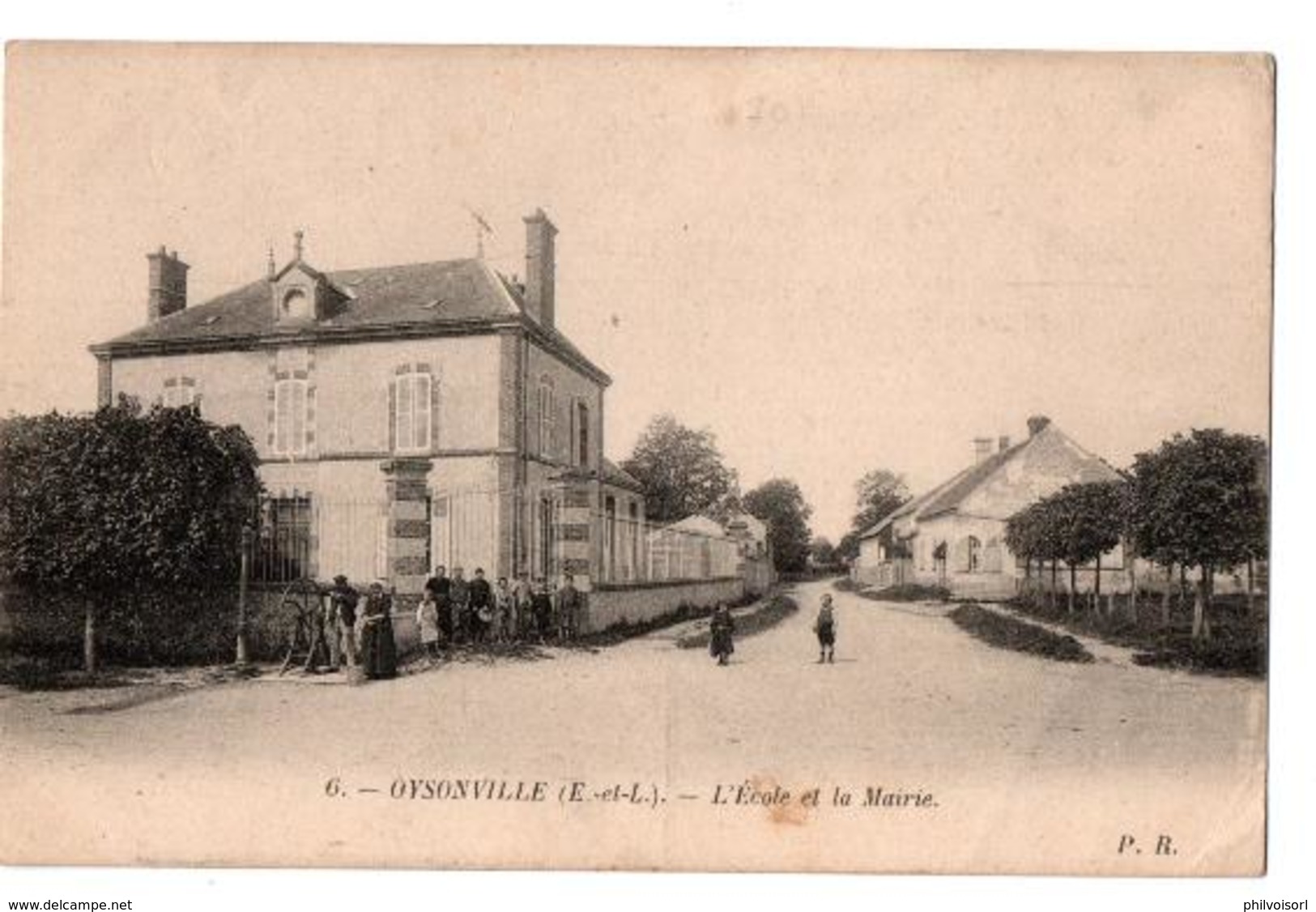 OYSONVILLE L EGLISE ET LA MAIRIE  ANIMEE - Altri & Non Classificati