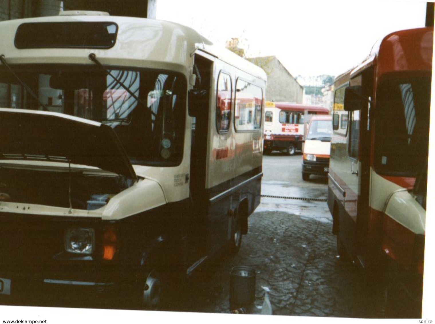 35mm ORIGINAL PHOTO BUS UK MINI BUS GARAGE - F160 - Other & Unclassified